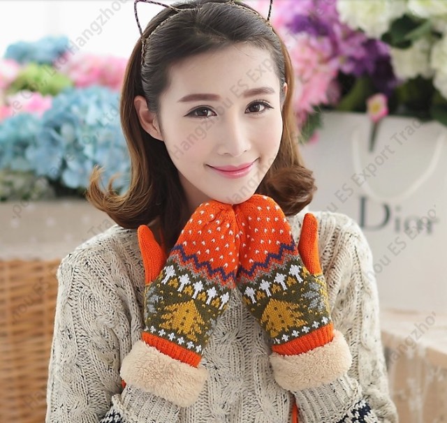 Autumn And Winter Christmas Tree Gloves Plus Velvet Thicken Mittens Hanging Neck Wool Knit Warm Glove
