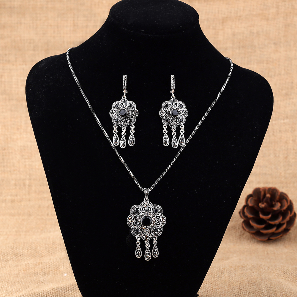 Wholesale-2016 Vintage Turkish Jewelry Sets Green Flower Pendant Antique Gold Plated Princess Hooks Long Pendientes Necklace Earrings Set