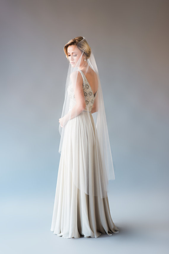 New Quality Best Sale Romantic One Layer Wedding Veil Callop Fingertip Length Bridal Veils With Comb Cut Edge