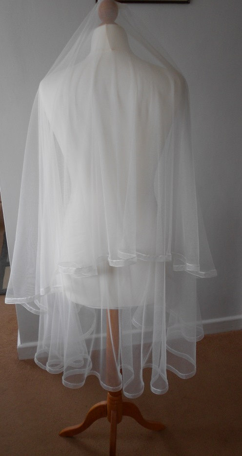 New Qualityr Cheap Best Sale One Layer Fingertip White Ivory Ribbon Edge Veil Mantilla Bridal Head Pieces For Wedding Dresses
New Qualityr Cheap Best Sale One Layer Fingertip White Ivory Ribbon Edge Veil Mantilla Bridal Head Pieces For Wedding Dresses