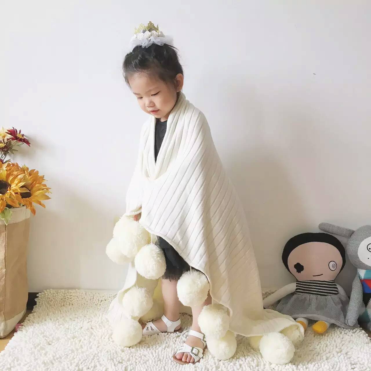 ins Europe good quality fashion Solid cotton knitting Baby kids swaddling Newborn Baby Air conditioning blanket with Wool ball