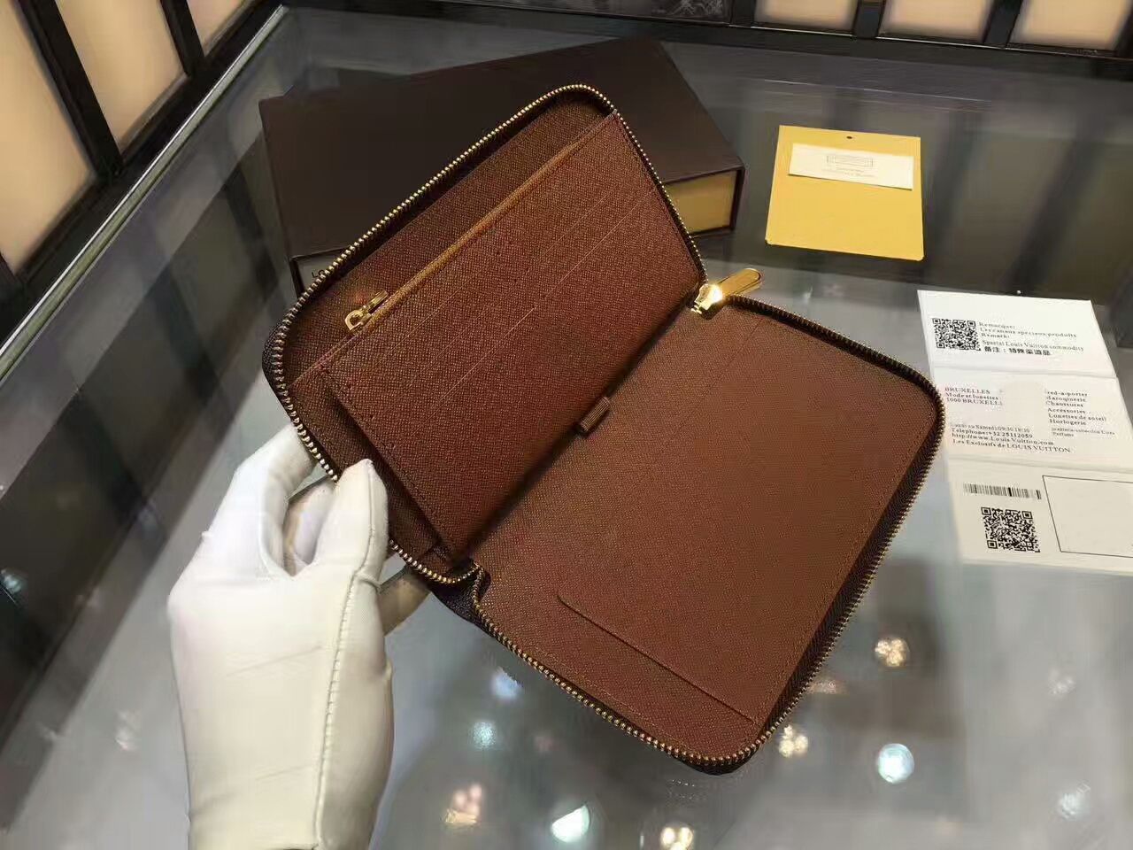 Brand New Zippy Organizer Long wallets for men Real Taiga leather travel wallet Top Damier Graphite Canvas designer clutch cheque book CX#92, Brown plaid
Brand New Zippy Organizer Long wallets for men Real Taiga leather travel wallet Top Damier Graphite Canvas designer clutch cheque book CX#92, Brown plaid