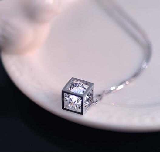 925 Sterling Silver Love Cube Diamond Pendant Necklaces S925 Crystal Shining Square Statement Link Chans Choker Necklace Wedding Vintage Womans Jewelr