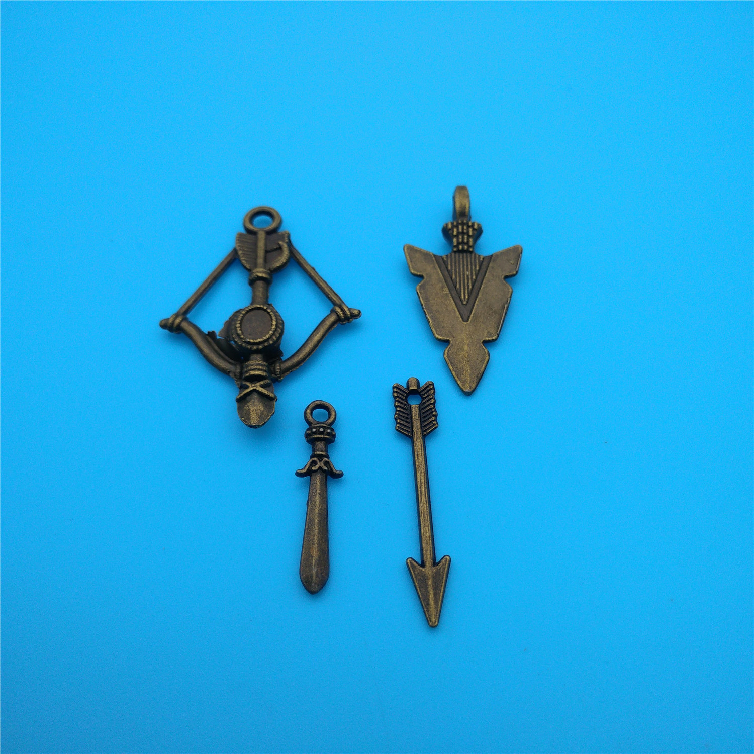 Mixed Tibetan Bronze Archer spearhead Charms Pendants Jewelry Making Bracelet Necklace Fashion Jewelry Accessories DIY Gifts HOT V137
Mixed Tibetan Bronze Archer spearhead Charms Pendants Jewelry Making Bracelet Necklace Fashion Jewelry Accessories DIY Gifts HOT V137