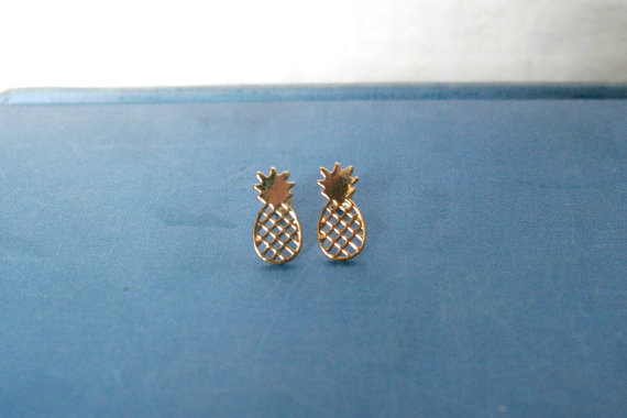 30Pair Cute Tiny Pineapple Earrings Lovely Ananas Earrings Simple Funny Outline Fruit Stud Earrings for Women Minimalist