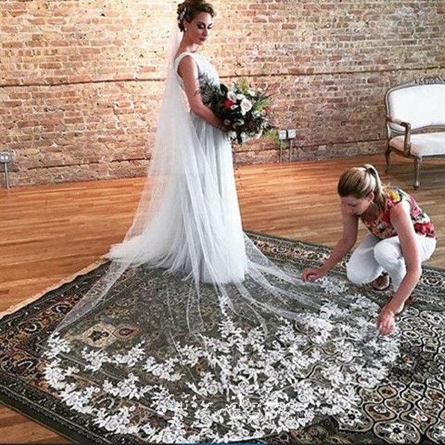 Hot Saling Vintage Elegant One Layer Lace Applique Edge With Comb Lvory White Wedding Veil Cathedral Length Three Metres Long
Hot Saling Vintage Elegant One Layer Lace Applique Edge With Comb Lvory White Wedding Veil Cathedral Length Three Metres Long
