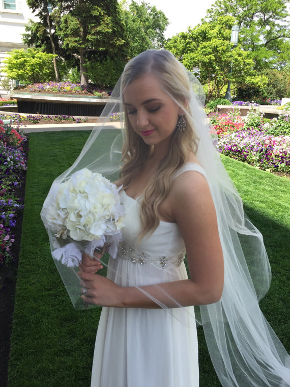 New High Quality Cheap Best Sale Cathedral White Ivory Cut Edge VeilMantilla Bridal Head Pieces For Wedding Dresses
New High Quality Cheap Best Sale Cathedral White Ivory Cut Edge VeilMantilla Bridal Head Pieces For Wedding Dresses