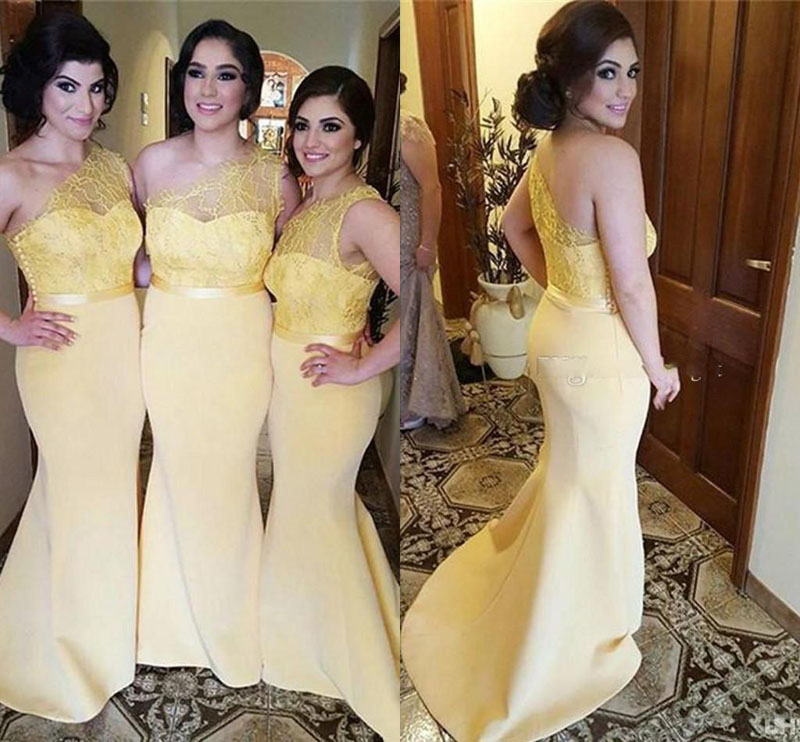 Light Yellow One Shoulder Bridesmaid Dresses Sheer Lace Bodice Button Side Cheap In Sorck Mermaid Formal Wedding Party Gowns