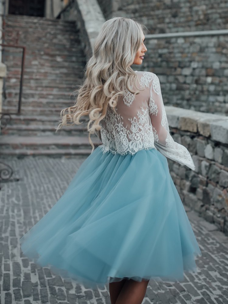 2020 New Style Country Bridesmaid Dresses Illusion Long Sleeve Ivory Lace Top Sky Blue Skirt Knee Length Two Pieces Maid Of Honor Gowns