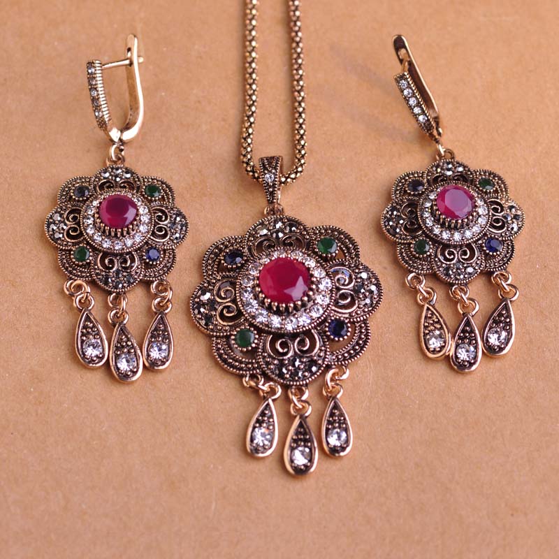 Wholesale-2016 Vintage Turkish Jewelry Sets Green Flower Pendant Antique Gold Plated Princess Hooks Long Pendientes Necklace Earrings Set