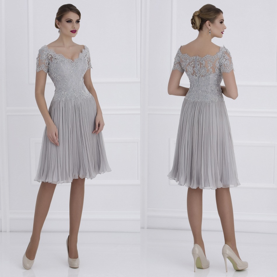 Cheap Silver Mother of Bride Dresses For Weddings Short Sleeve Lace Applique Short Formal Evening Gowns V Neckline A Line Mothers Suit