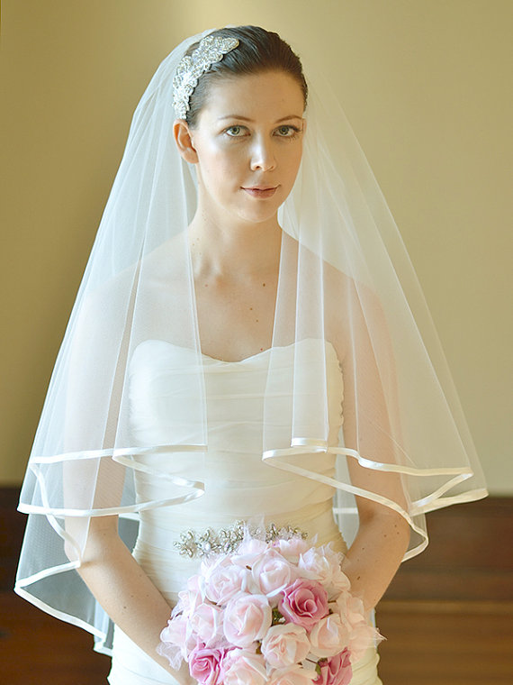 New Hight Quality Best Sale One Layer Romantic Fingertip White Ivory Ribbon Edge Veil Bridal Head Pieces For Wedding Dresses
New Hight Quality Best Sale One Layer Romantic Fingertip White Ivory Ribbon Edge Veil Bridal Head Pieces For Wedding Dresses