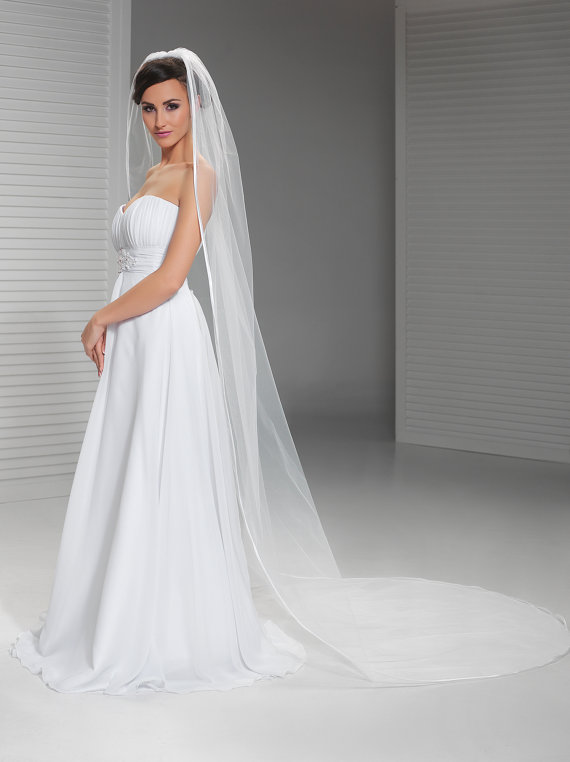 New Simple High Quality Satin Line Edge With Comb 1T Lvory White Wedding Veil Chapel Bridal Veils
New Simple High Quality Satin Line Edge With Comb 1T Lvory White Wedding Veil Chapel Bridal Veils