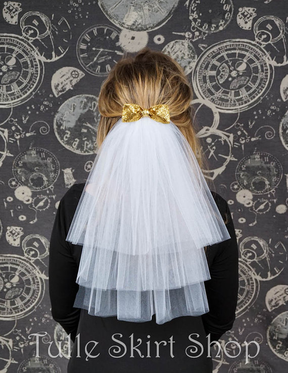 New Top Quality Best Sale For Wedding Dresses Fashion Designer White Ivory Elbow Cut Edge Veil Mantilla veil Bridal Head Pieces
New Top Quality Best Sale For Wedding Dresses Fashion Designer White Ivory Elbow Cut Edge Veil Mantilla veil Bridal Head Pieces