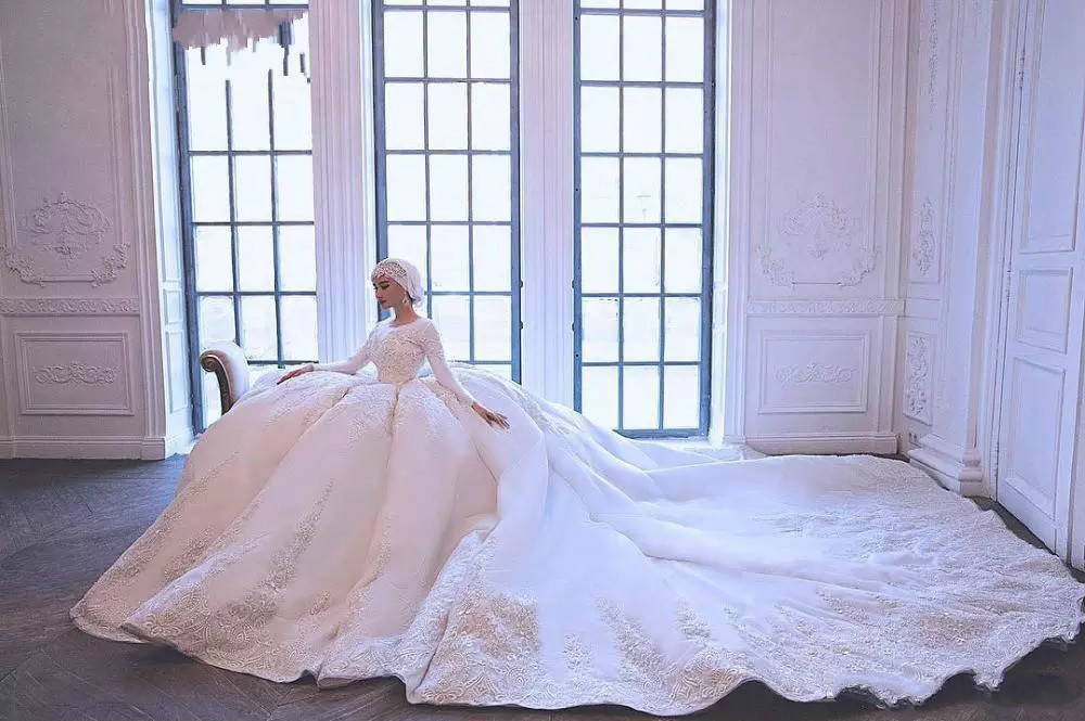 Dubai Muslim Luxury Lace Ball Gown Wedding Dresses Chapel Train Full Beads Applique Long Sleeve Wedding Dress African Plus Size Bridal Gowns