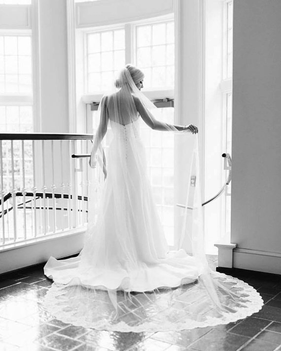 New Cathedral Length White Ivory Wedding Veil One Layer Lace Edge Bridal Veil With Comb Applique
New Cathedral Length White Ivory Wedding Veil One Layer Lace Edge Bridal Veil With Comb Applique