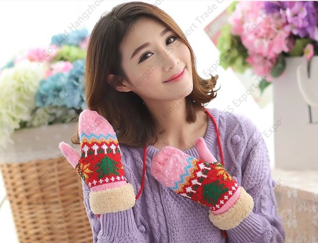 Autumn And Winter Christmas Tree Gloves Plus Velvet Thicken Mittens Hanging Neck Wool Knit Warm Glove