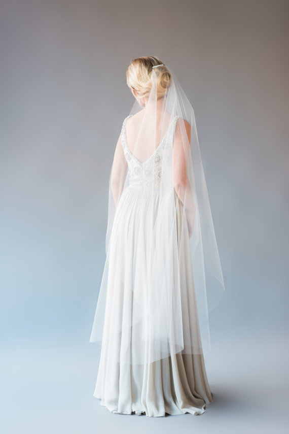 New Quality Best Sale Romantic One Layer Wedding Veil Callop Fingertip Length Bridal Veils With Comb Cut Edge