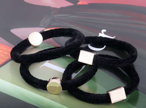 good quality Velvet hair ties with famous metal decoration hair rope velet classic pattern 10pcs a lot
good quality Velvet hair ties with famous metal decoration hair rope velet classic pattern 10pcs a lot