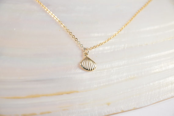 30PCS Sea Clam Shell Necklaces Seashell Necklace Nautical Ariel Mermaid Necklace Cute Conch Chain Necklaces for Sealife Ocean Beach Party