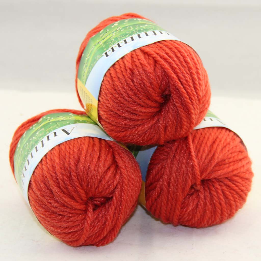 LOT 3 Balls X 50g Chunky Thick Soft Wool Hand Yarn Knitting Orange 225
LOT 3 Balls X 50g Chunky Thick Soft Wool Hand Yarn Knitting Orange 225