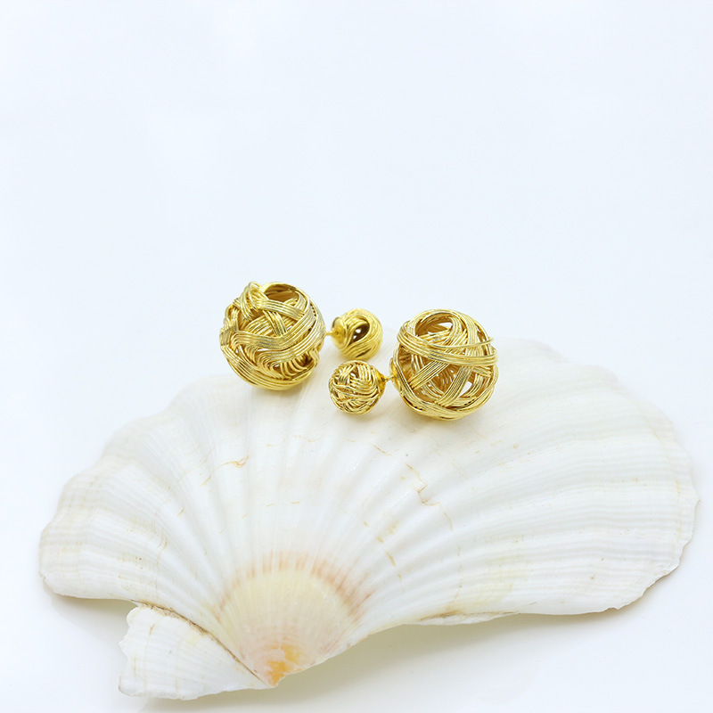 Double Side Ball Earrings Stud Exotic Stylish Metal Braided Hollow Studs Earrings Fashion Jewelry for Women
Double Side Ball Earrings Stud Exotic Stylish Metal Braided Hollow Studs Earrings Fashion Jewelry for Women