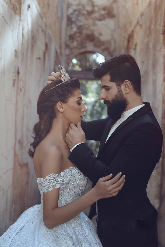 Royal Lace Ball-Gown Wedding Dress Sparkly Beaded Off Shoulder Appliques Puffy Bridal Dresses Glamorous Satin Floor Length Wedding Dresses