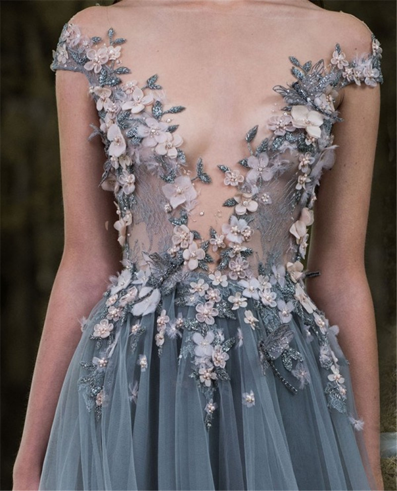 Gorgeous Lace Prom Dresses Sheer Plunging Neckline Appliqued Beads Party Gowns Custom Made Sweep Train Tulle Evening Dress For Women