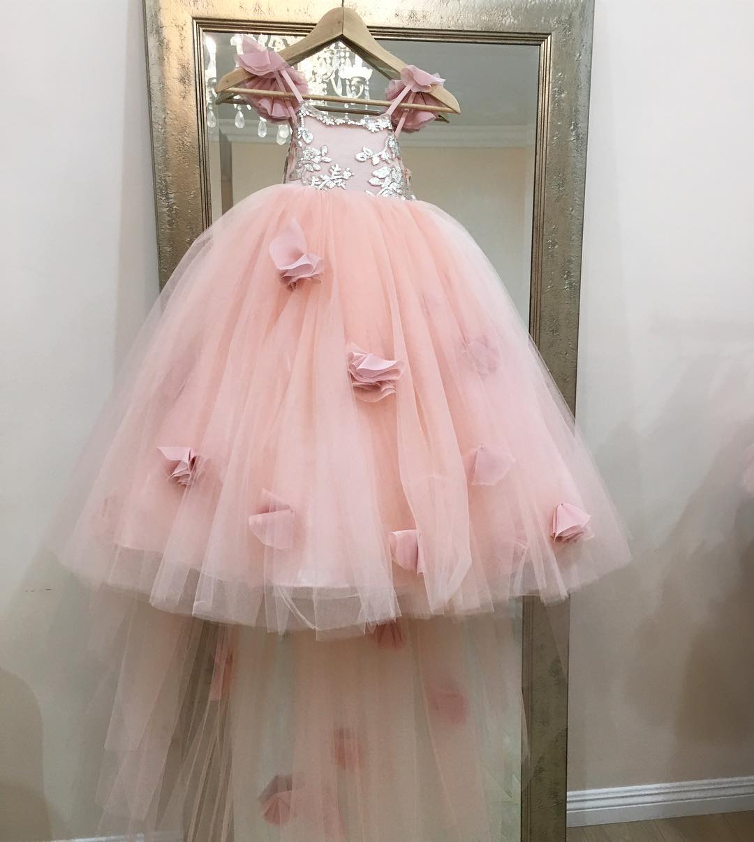 Blush Pink wer Appliques Spaghetti Straps Ball Gown Ruffles Tulle Pageant Girls Long Girl Dresses for Wedding