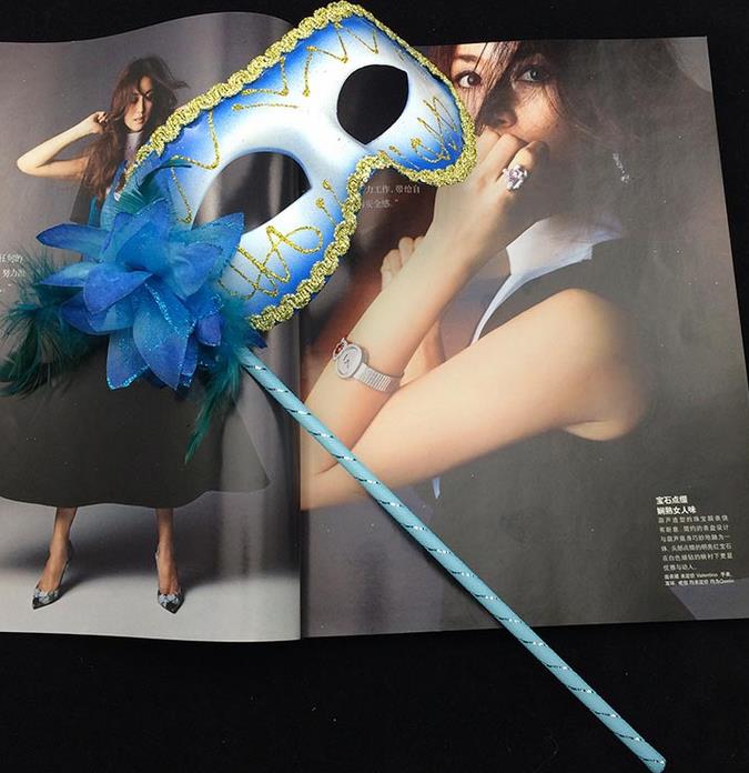 Venetian masquerade feather flower glitter women mask on stick Mardi Gras Costume Halloween Carnival Handle Stick party masks festive supply
Venetian masquerade feather flower glitter women mask on stick Mardi Gras Costume Halloween Carnival Handle Stick party masks festive supply
