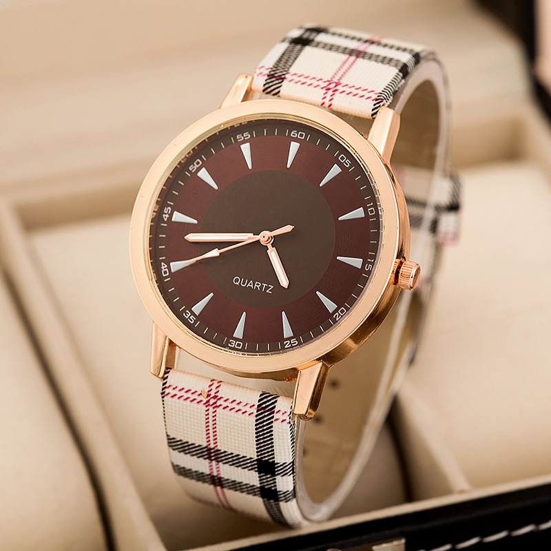 Brand New Digital Quartz Watch Women Men Luxury Glass Lenses PU Leather Strap Relogio Masculino Fashion Sports Women Watches 3 Colors Choose
Brand New Digital Quartz Watch Women Men Luxury Glass Lenses PU Leather Strap Relogio Masculino Fashion Sports Women Watches 3 Colors Choose