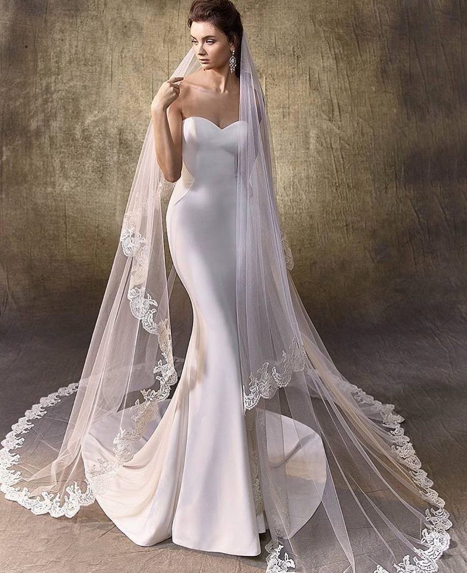 Stylish 2.5M Two Layers Wedding Veils With Lace Applique Edge Long Chapel Veils Tulle Custom Made Bridal Veil With Comb, Ivory
Stylish 2.5M Two Layers Wedding Veils With Lace Applique Edge Long Chapel Veils Tulle Custom Made Bridal Veil With Comb, Ivory