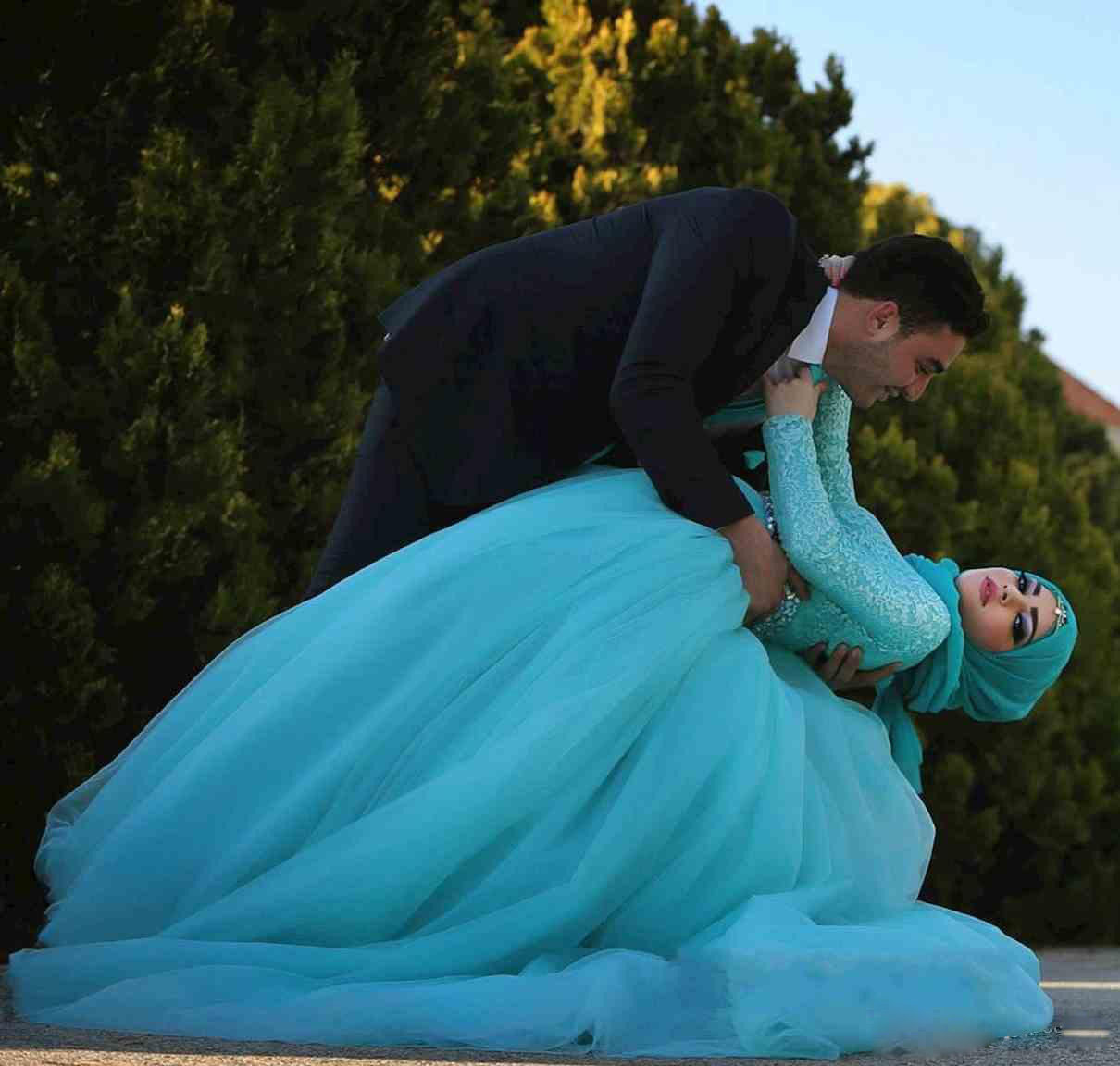 2019 Muslim Wedding Dresses Crystal Lace Jewel Long Sleeves Bridal Gowns Custom Made Sweep Train A-Line Wedding Dress With Kerchief