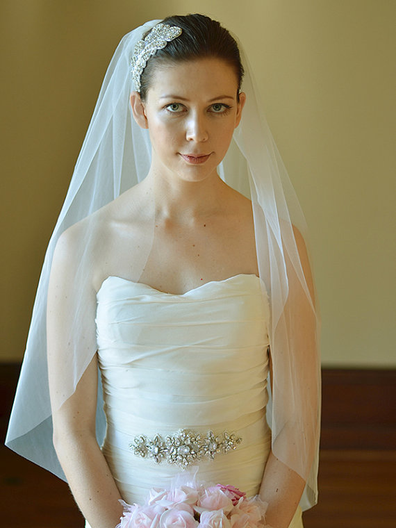 New Top High Quality Best Sale Romantic Fingertip Length White Ivory Cut Edge Veil Bridal Head Pieces Alloy Comb For Wedding veil