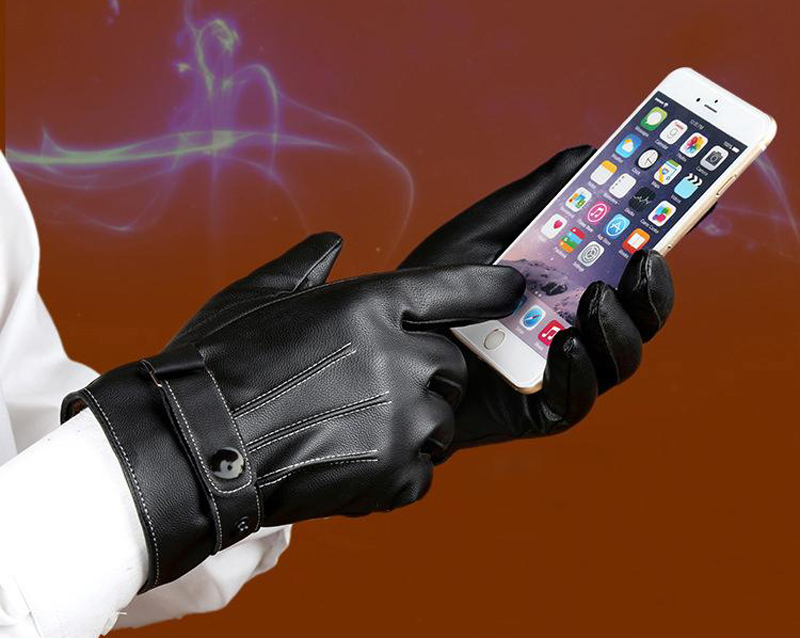 Heavy-Duty Winter Motorcyclist Gloves in Black Leather - Fully Waterproof & Ideal for Mobile Devices Use
