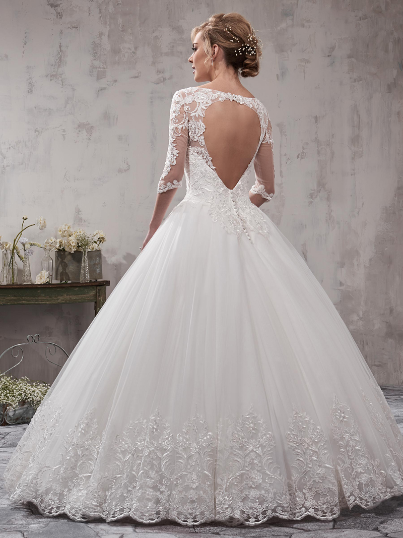 Stunning Ivory Ball Gown Wedding Dresses Scoop Sheer with Applique 3/4 Long Sleeves Backless Floor Length Bridal Gowns Sexy Backless