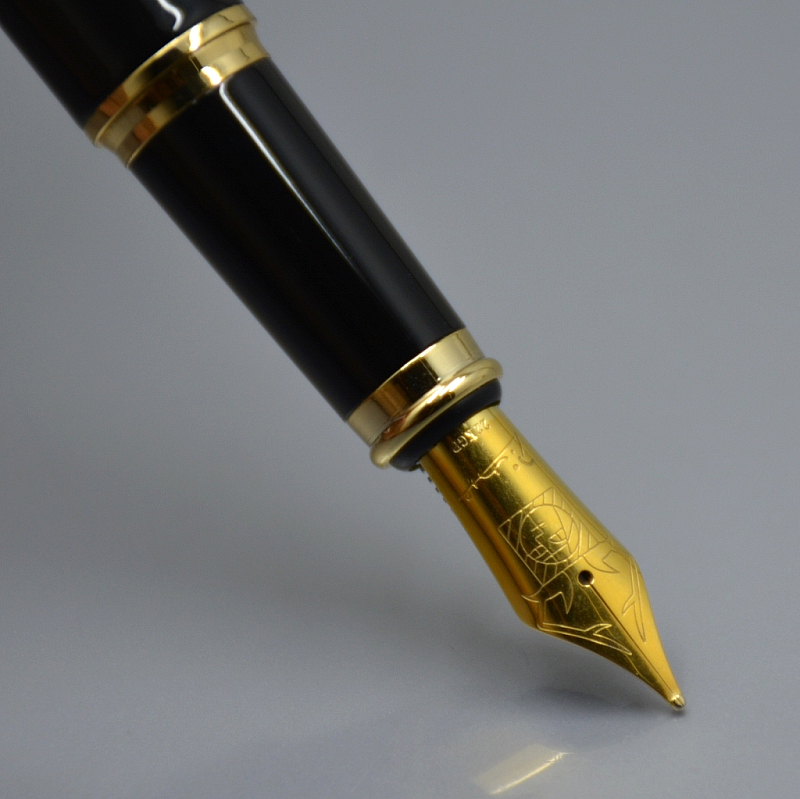 wholesale Brand 902 Wine red and Black Classic Fountain pen With Golden Relief Cap 22K NIB Writing office school supplies High quality ink pens