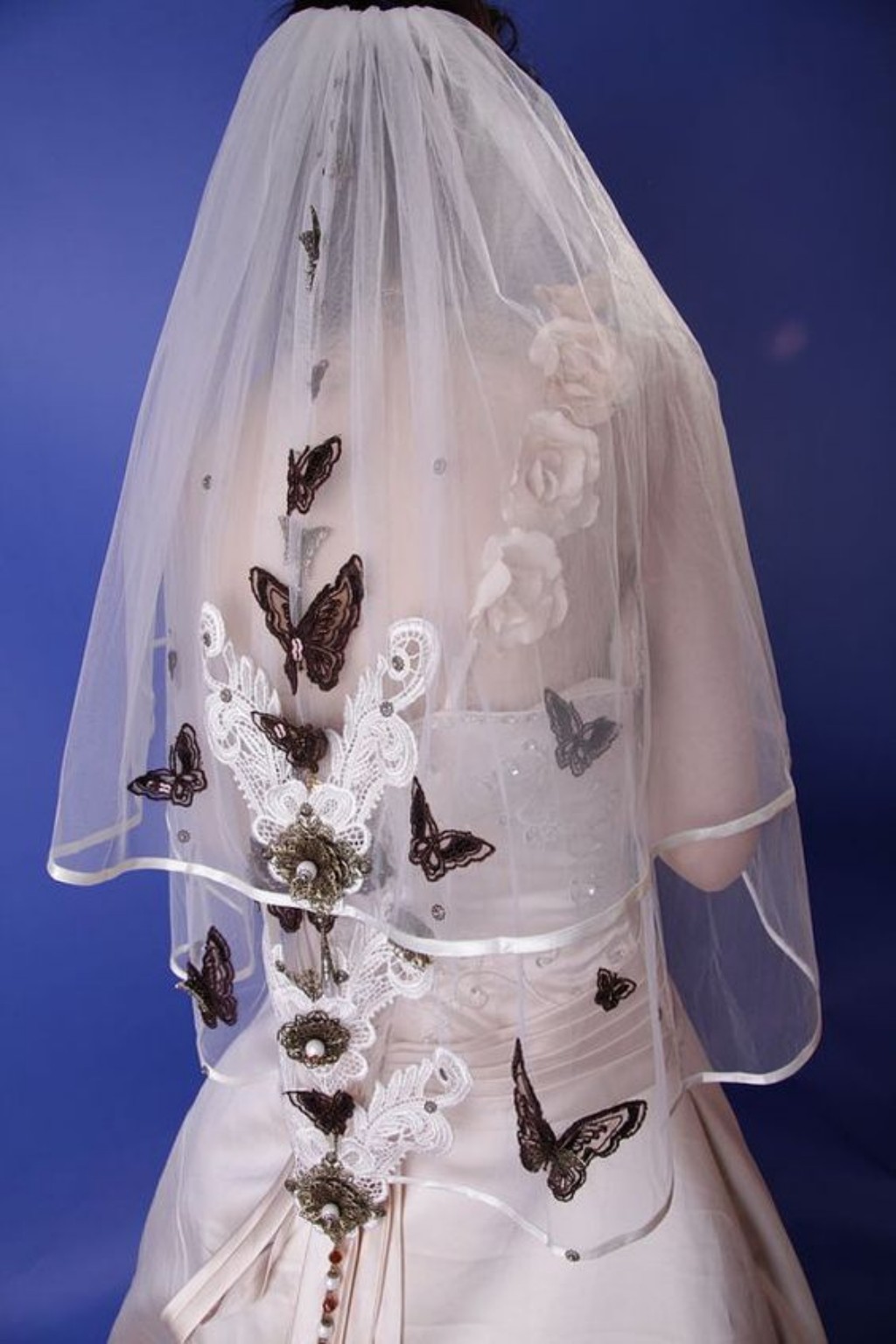 Short Two Layers Wedding Veils With Butterfly Appliques Soft Tulle Elbow Length Bridal Accessories Custom Made Veil For Wedding With Comb