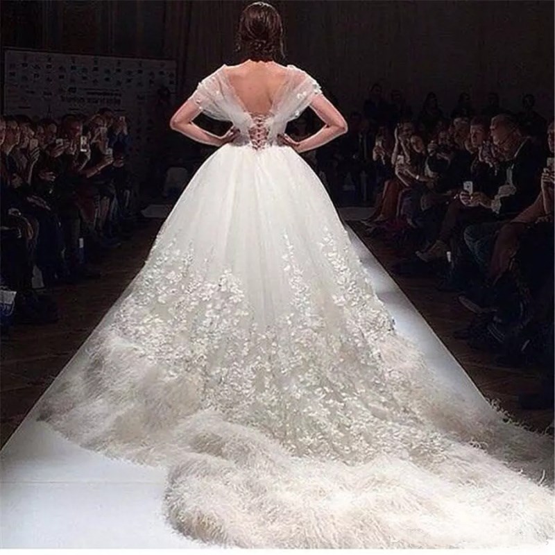 Luxury Ball Gown Wedding Dresses Off The Shoulder Pure White Ostrich Feather Applique Sleeveless Sweep Train Wedding Dresses Free Shipping