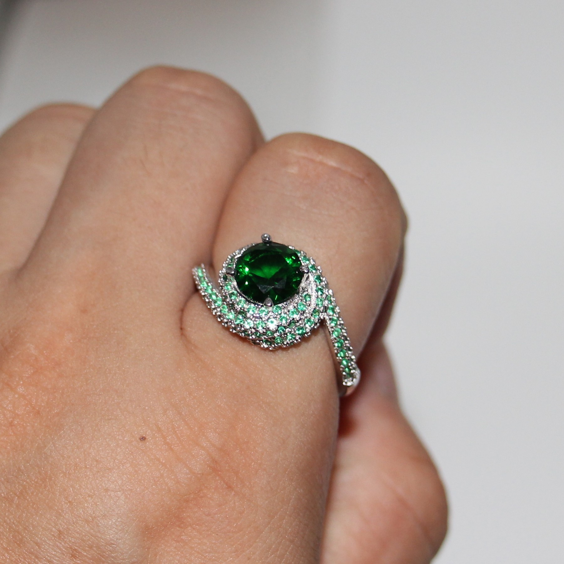 Size 5-10 New Women Luxury Jewelry 925 Sterling Silver Round Cut Emerald 5A CZ Diamond Poplupar Party Gift Wedding Band Pave Ring Size 5-10