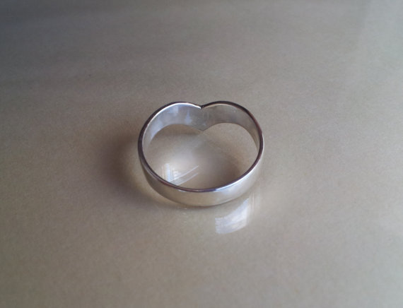 30PCS Fashion Wide Band V Ring Chevron V Rings Curved Ring Stacking Wedding Band Rings Simple Geometric Rings for Women Men