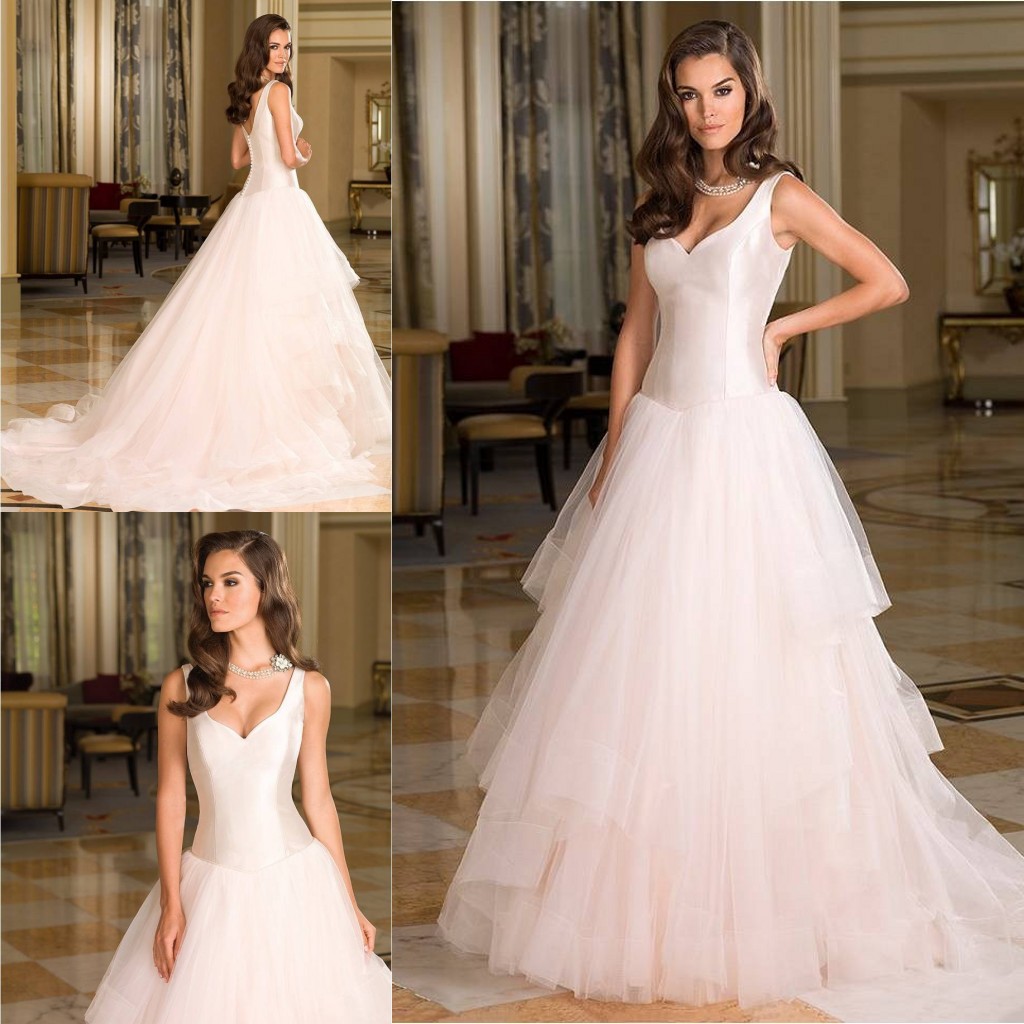 Vestidos de Novia Wedding Dresses V neck tiered A Line Tulle taffate and tulle Spring Vintage Simple Bridal gowns, Ivory
Vestidos de Novia Wedding Dresses V neck tiered A Line Tulle taffate and tulle Spring Vintage Simple Bridal gowns, Ivory