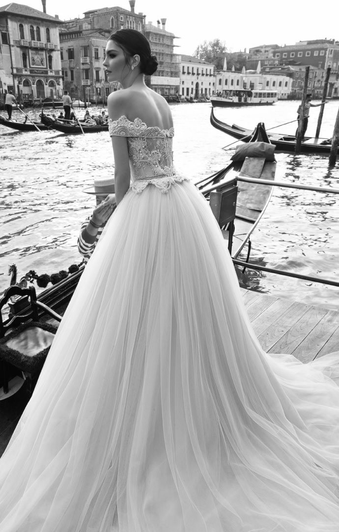 Vintage Inbal dror Lace Wedding Dresses Off Shoulder Appliques Beads Bridal Ball Gowns Floor Length Custom Made Wedding Gown