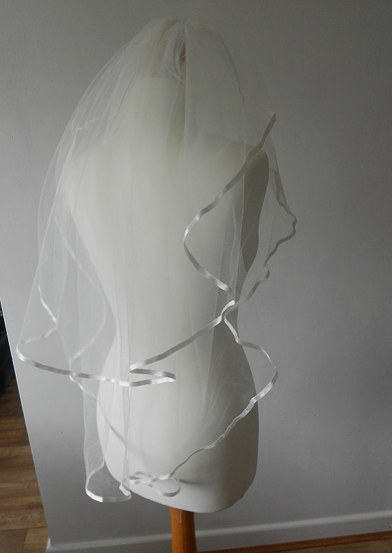 Real Picture High Quality Best Sale Fingertip White Ivory Ribbon Edge Veil Mantilla Bridal Head Pieces For Wedding Dresses
Real Picture High Quality Best Sale Fingertip White Ivory Ribbon Edge Veil Mantilla Bridal Head Pieces For Wedding Dresses