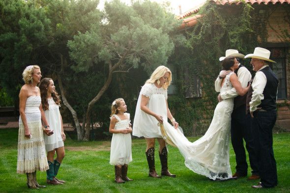 Vintage Country Portrait Open Backless Lace Wedding Gowns Applique Robe De Mariee Rustic Bridal Dresses Boots 0510