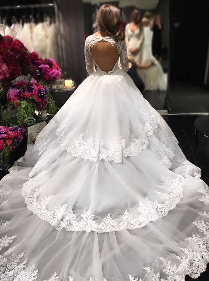 Vintage V-neck Tiered Long Sleeves Ball Gown Wedding Dress with Appliques Lace Backless Beaded Chapel Train Tulle Winter Bridal Gowns