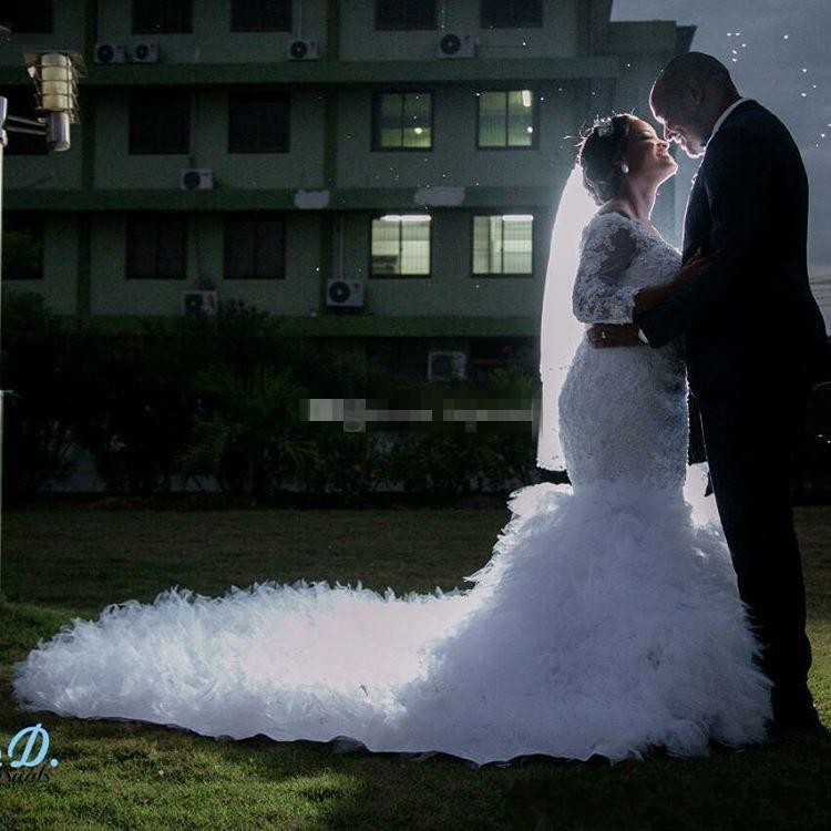 African Mermaid Wedding Dresses New Off Shoulder Long Sleeves Lace Appliques Beaded Plus Size Chapel Train Tulle Ruffles Bridal Gowns