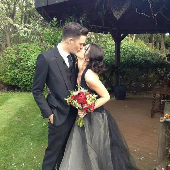 Vintage 2017 Black Lace Halter Backless Tulle Wedding Dresses A Line Gothic Long Bridal Gowns Custom Made Plus Size EN8119