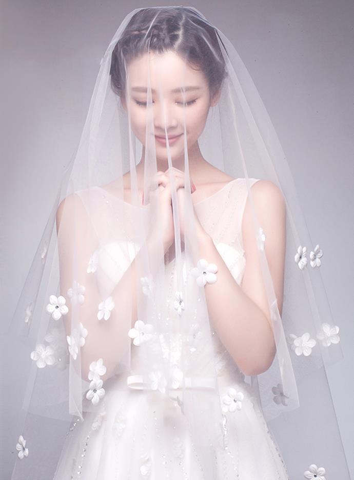 Pretty White Petal Long Cathedral Bridal Veil Floral Appliques Wedding Veils