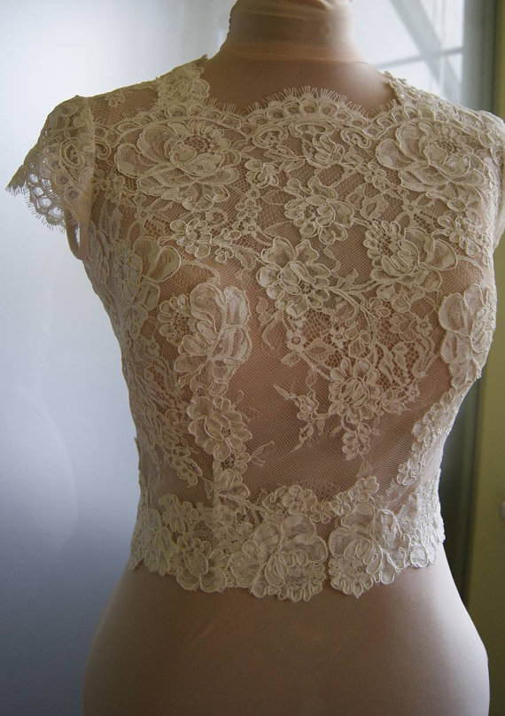 High Quality Lace Wedding Shawls Short Sleeves Bridal Bolero Jewel Neck Custom Made Wedding Wraps Shrugs Buttons Back Stole